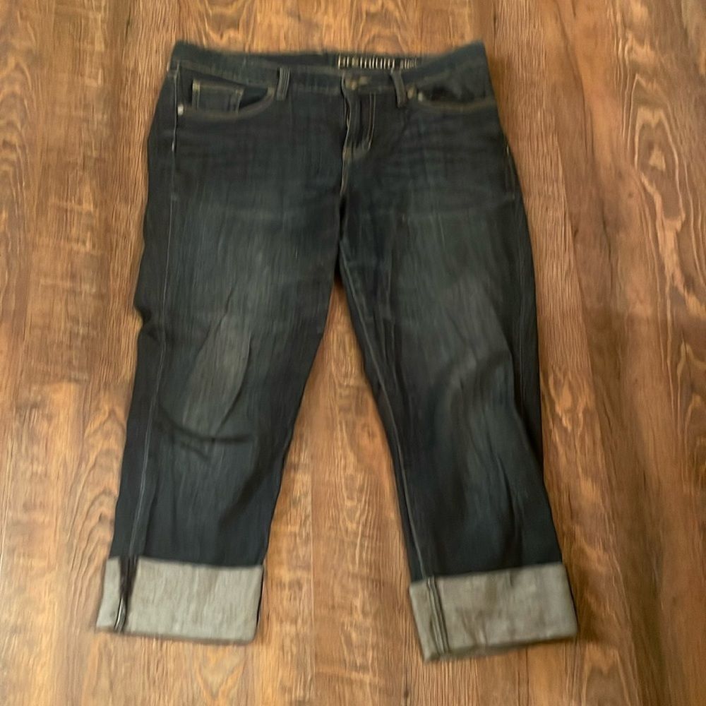 Dark Wash Capri Jeans for Women - Classic Stretch Denim